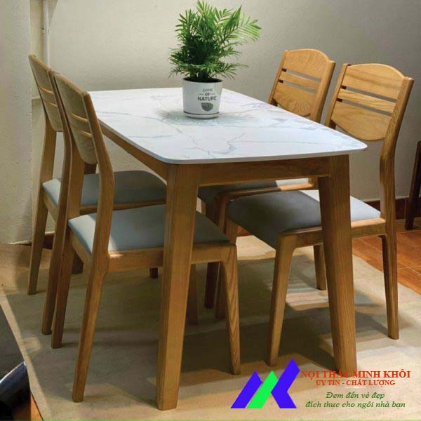 Với khung gỗ sồi chắc chắn và mặt bàn đá sang trọng, chiếc bàn này là sự lựa chọn hoàn hảo cho những người yêu thích sự độc đáo và sang trọng trong nội thất của mình. Mang lại sự đẳng cấp cho không gian ăn uống của bạn, chiếc bàn này đảm bảo sẽ làm bạn hài lòng.